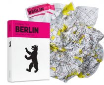 Mapa Berlína vyrobená z odolného polyetylénového vlákna, ktoré možno pokrčiť, oprať, vložiť do vrecka... Cestovanie je jednoduché.